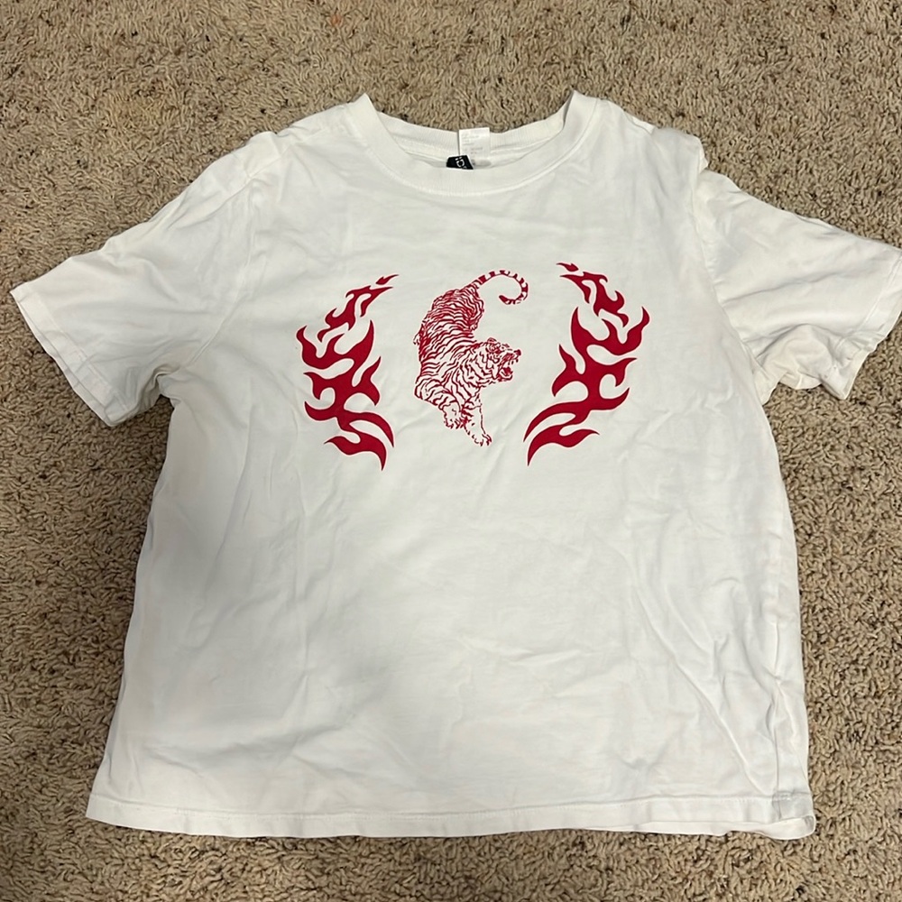 White and red tiger shirt with flames size xs from H&M